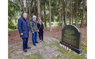 Prisimintos tragiškos Palangos žydų: moterų, vaikų ir pagyvenusiųjų  įvykdytos žudynės Kunigiškių miške