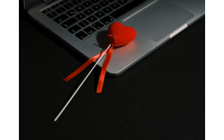 Apsimeta ir garsiais aktoriais, ir astronautais: romantinės pažintys internete baigiasi prarastais tūkstančiais eurų