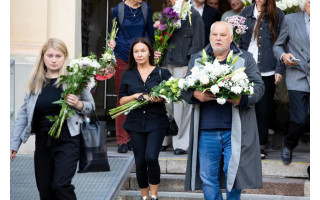 Baltų žiedų jūroje Vilniuje – atsisveikinimas su R. Rastausku: artimieji ir kolegos palydėjo į paskutinio poilsio vietą Palangoje 