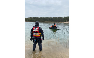 Ugniagesiai įspėja: būkite atsargūs prie vandens