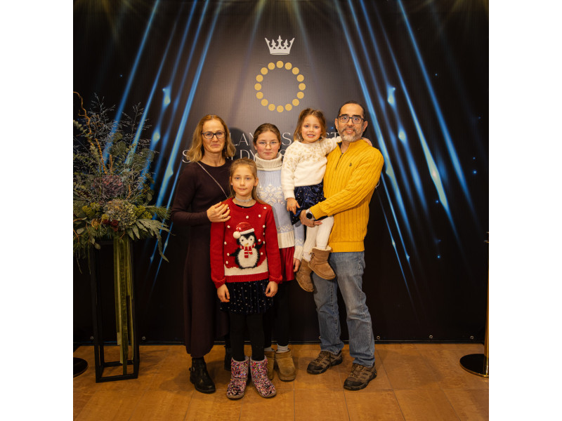 Airida Freitakaitė su vyru ir globotinėmis (Aldo Kazlausko nuotr.)