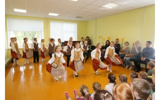 Kai vaikams po pamokų nėra ką veikti, pagelbėti gali siūlomi užsiėmimai