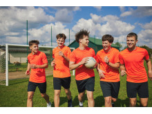 Vydmantų gimnazijos moksleiviai gali kamuolį spirti iš visų jėgų – nes jį aikštėje sulaikys įrengtas apsauginis tinklas