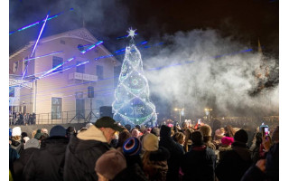 Palanga įžiebė savo eglę! (FOTOGALERIJA)