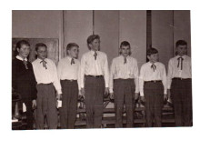 Iš kairės: B. Vaitiekaitytė, S. Žulkus, V. Kusas, V. Tapinas, A. Grabauskas, A. Mataitis, A. Narmontas. (Dainų šventės konkursantai 1960 m. III-čia vieta).