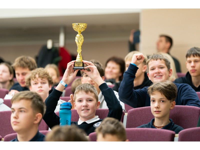 7-oji matematikos olimpiada Klaipėdos universiteto taurei laimėti subūrė rekordinį jaunųjų talentų skaičių - palangiškis septintokas A. Žukauskas iškovojo antrąją vietą