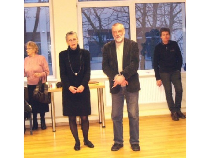 K. Rudys susirinkusiesiems pristatė parodos autorę D. Ložytę, pasakojusią apie kolekcijos „Monos“ sukūrimą.