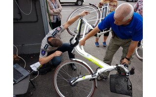 Šią savaitę įsigytos ekologiškos dviratės transporto priemonės buvo miesto policijos komisariate sužymėtos – ant jų buvo uždėti ženklai, informuojantys, kad jie yra policijos dviračių registre.