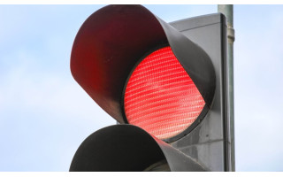 Po aušriečio Neimanto siūlymo leisti važiuoti per raudoną – eismo ekspertų kirtis 