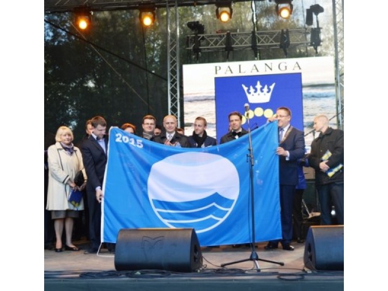 Palangai įteikta aukščiausią paplūdimių kokybę patvirtinanti Mėlynoji vėliava