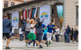 Palangos miestely – šokių suktiniai, kermošius, bendras suneštinių pusryčių stalas