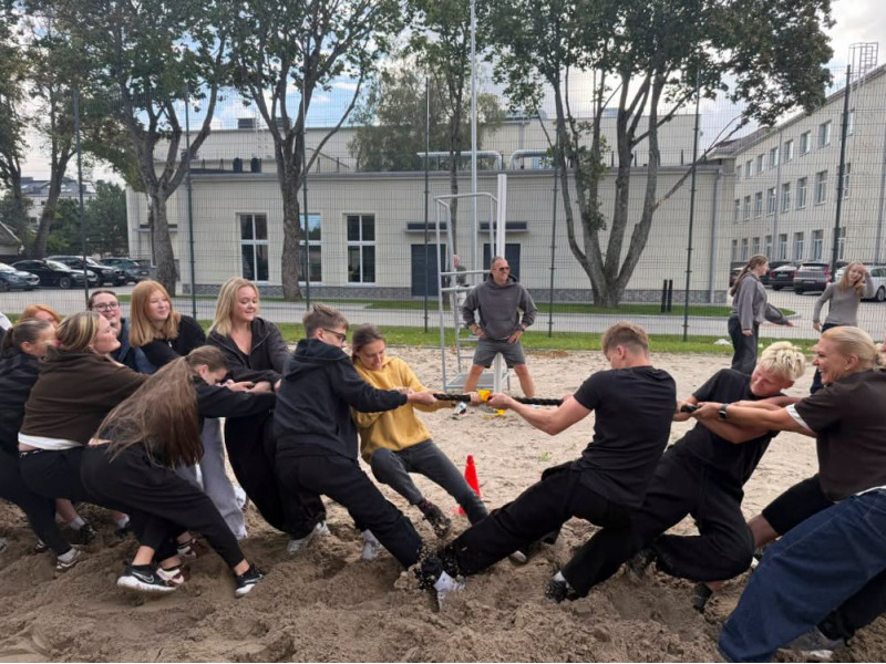 Palangos pajūryje sportavo daugiau kaip 350 Senosios gimnazijos mokinių