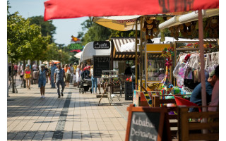 LRT.lt: „Jie mažvaikiai“ – į darbą Palangoje jaunimas ateina apsvaigę arba nepasirodo visai 