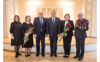 Palangos meras Šarūnas Vaitkus legendiniam Jonui Sąlygai įteikė Palangos miesto Garbės ženklą