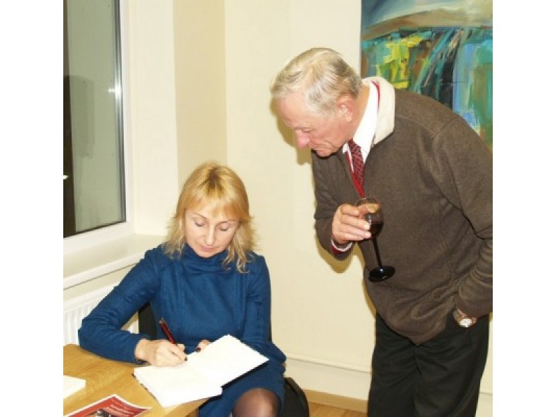 Po renginio E.Karnauskaitė dalijo autografus savo kūrybos gerbėjams palangiškiams.