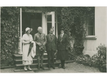 Grupinė fotografija. Lietuvos prezidentas Antanas Smetona, Sofija Smetonienė, Robert Baden-Powell, Olave Baden-Powell. Nacionalinio M. K. Čiurlionio dailės muziejaus rinkiniai, ČDM Ta 5103/266.