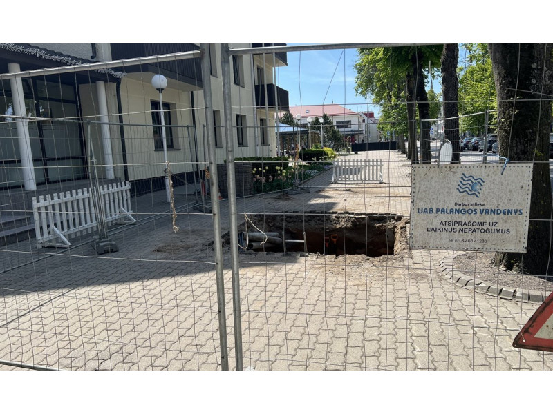 Įgriuva prie Palangos miesto savivaldybės. FOTO: JURGA GRIGIENĖ | DELFI