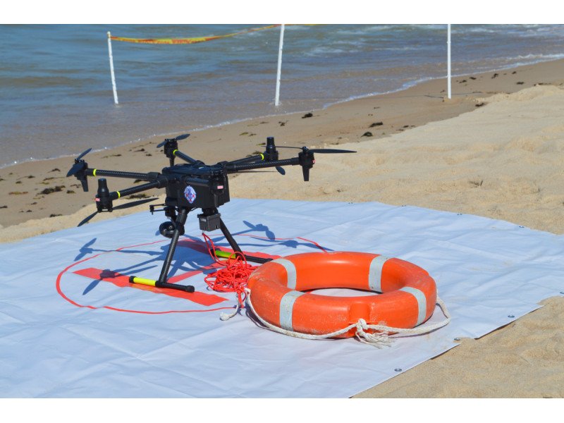 Pajūrio gelbėtojai pristatė šiųmetę naujovę – skęstančiuosius gelbėti padedantį droną