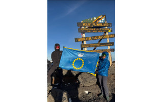 Palangiškis Gustas Mykolas Petrošius įveikė Kilimandžarą, aukščiausią Afrikos viršukalnę