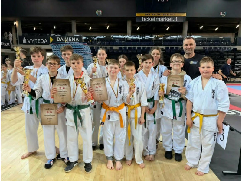 Karate kiokušin mokyklos „Shodan” auklėtinių komanda Lietuvos vaikų-jaunučių kumite čempionate iškovojo daugiausiai medalių