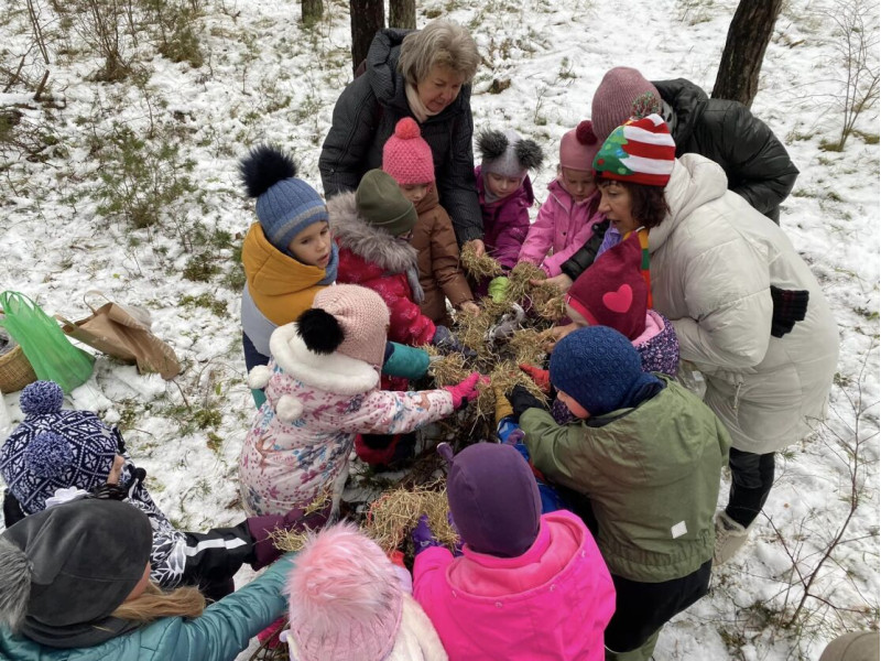 KALĖDINIS  STALAS ŽVĖRELIAMS