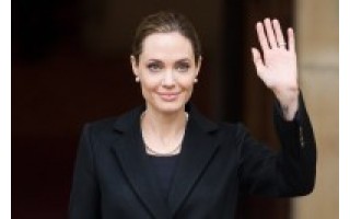A. Jolie: „Galiu pasakyti savo vaikams, kad jiems nereikia bijoti, jog praras mane dėl krūties vėžio“