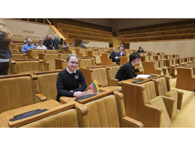 Nacionaliniame konkurse „Lietuvos istorijos žinovas“ – Palangos Vlado Jurgučio progimnazijos moksleivė Elada Zažeckytė