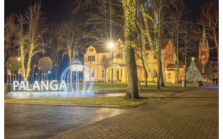 Pasidabinusi Palanga neria į švenčių jūrą