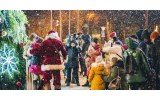 Įžiebti Kalėdų eglę Palangoje sugrįžta Grafai Tiškevičiai su muzikiniu atvirlaiškiu