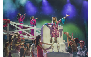 Estų solistė apie „Mamma Mia!“: „Šokdavome kartu su žiūrovais – nesu mačiusi nieko panašaus“
