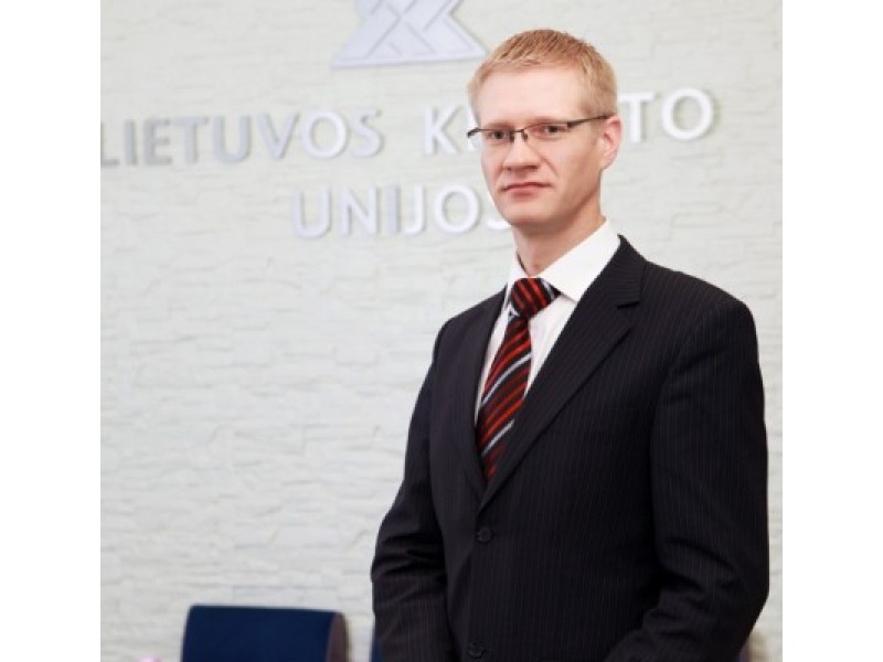 Palangos Kredito Unijos (PKU) valdybos pirmininkas Vytenis  Tomkus į Naujuosius metus linkęs žiūrėti optimistiškai.
