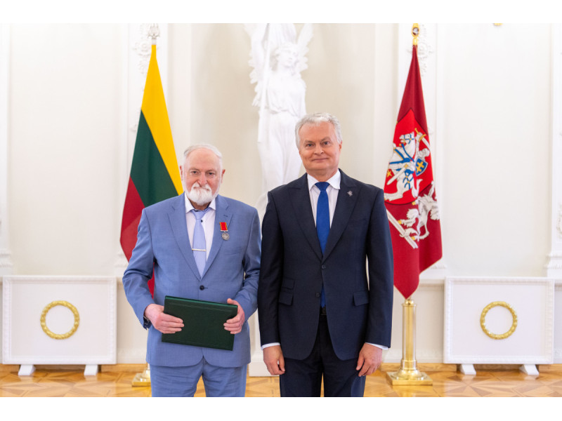 Palangiškis literatas Albinas Antanas Kazlauskas Prezidento dekretu apdovanotas ordinu „Už nuopelnus Lietuvai“