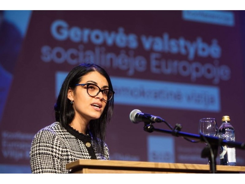 Tarybos opozicionierė Svetlana Grigorian: „Tarybos posėdžius reikia transliuoti per Facebook ir ZOOM!“ Tarybos pirmininkas Šarūnas Vaitkus atkerta: „Gal ir per Instagram ar rusų Yandex?“