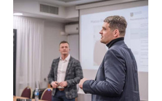 „Erkė turi būti išrauta ir išmesta kartu su šunų išmatų maišeliu“