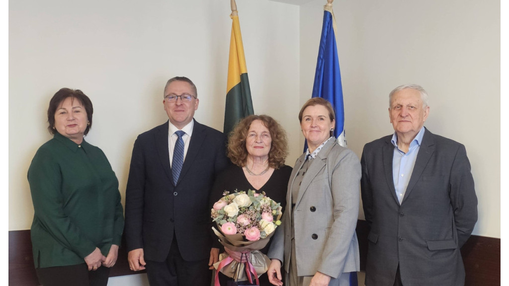 Po net 50 metų trukusios tarnybos į užtarnautą poilsį išlydėta Savivaldybės buhalterijos vedėja Gražina Gudelevičienė