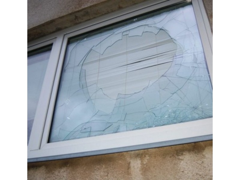 Iškūlė miesto aktyvistės langą