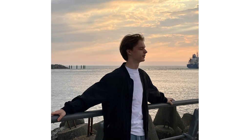 Elonas Sinušas. Asmeninio albumo nuotrauka