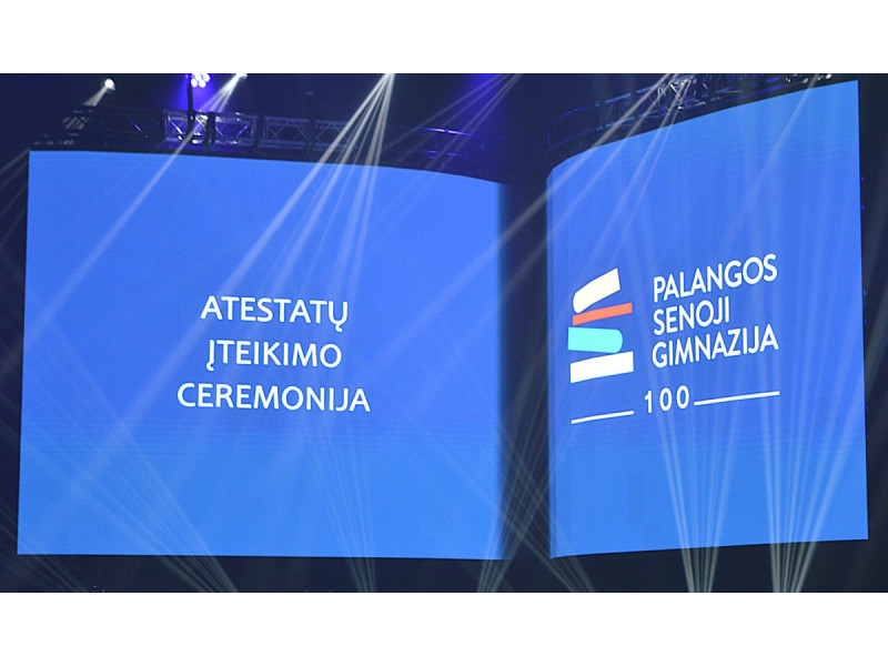 Palangos senosios gimnazijos abiturientams įteikti brandos atestatai