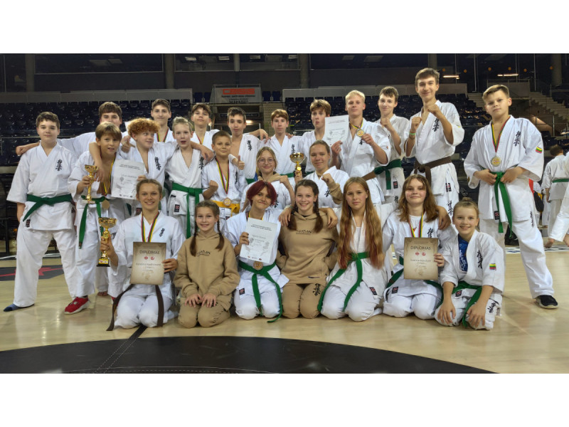 Palangos Kyokushin Karate mokyklos “Shodan” sportininkai iškovojo 3 aukso, 6 sidabro ir 5 bronzos medalius Lietuvos moksleivių taurės varžybose
