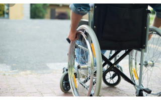 Ošupio takas taps draugiškesnis bei saugesnis neįgaliesiems – pasirašyta šio tako atkarpos nuo Paraplegikų stovyklos iki Šventosios pritaikymo neįgaliesiems statybos darbų sutartis