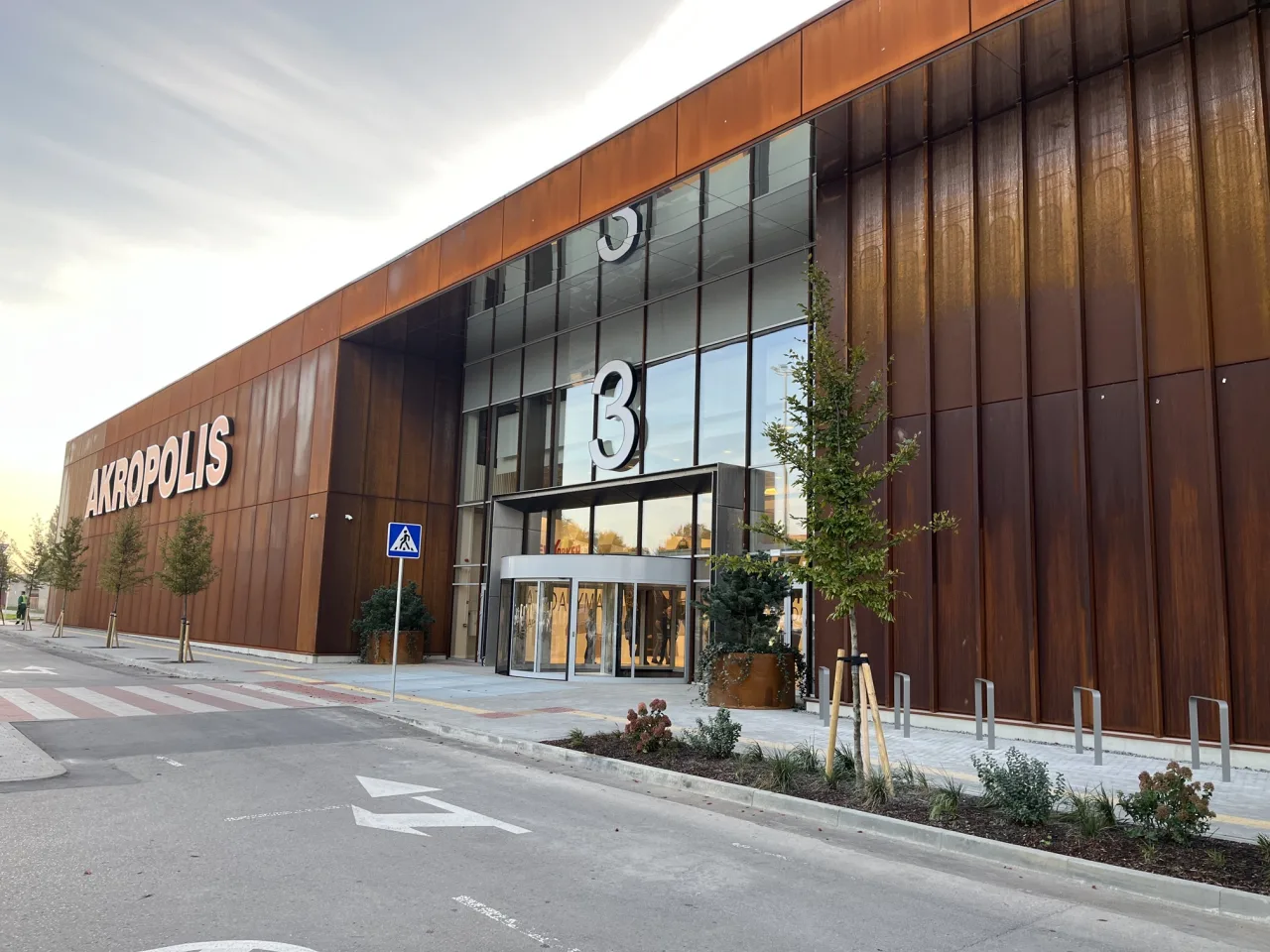 Klaipėdos „Akropolis“ baigė naujojo pastato statybas: atskleidė, kokie prekių ženklai čia įsikurs