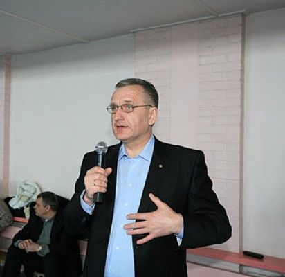 Ministras rinkimus pradėjo nuo įžeidimų