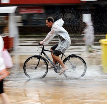 Kai atostogas Palangoje apkartina neplanuotas blogas oras, vejantis iš paplūdimio, tenka „pasukti galvą”, kaip „užmušti laiką“ pliaupiant lietui.