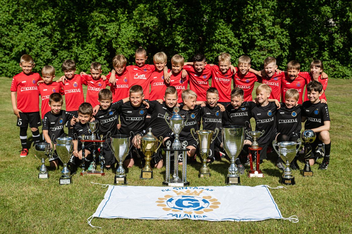 FK „Gintaras” U-15 komanda 2022 metais iškovojo teisę dalyvauti elitinėje lygoje tarp 12 stipriausiųjų šalies komandų. O 2010 metais gimę „gintariniai” berniukai 2021/2022 metų sezoną baigė pirmoje vietoje