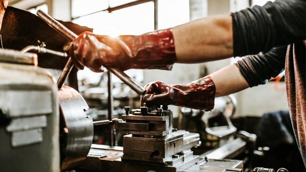 Kokie privalumai dirbant metalo apdirbimo sektoriuje?