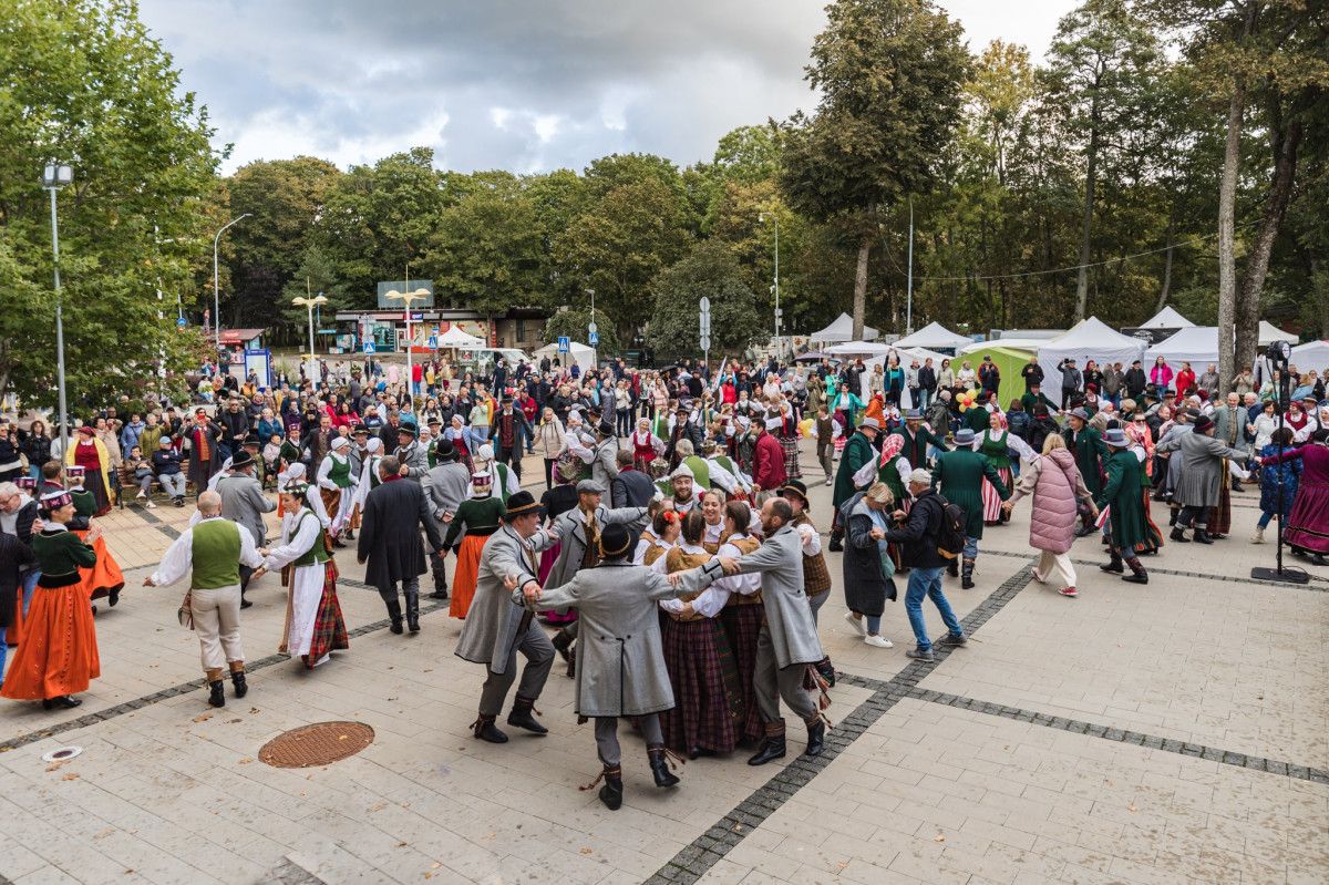 PAJŪRYJE MIRGĖS BENDRUOMENIŠKAS IR SPALVINGAS FESTIVALIS „PALANGOS MIESTELY“