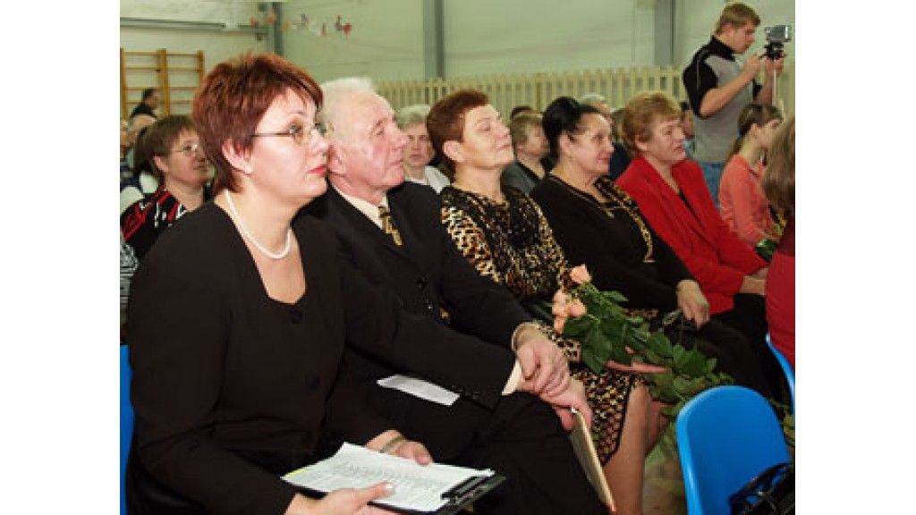 R. Narkienė - kairėje