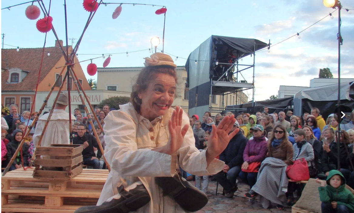 Pajūryje jau prisirpo tarptautinio gatvės teatrų festivalio „Šermukšnis“ uogos