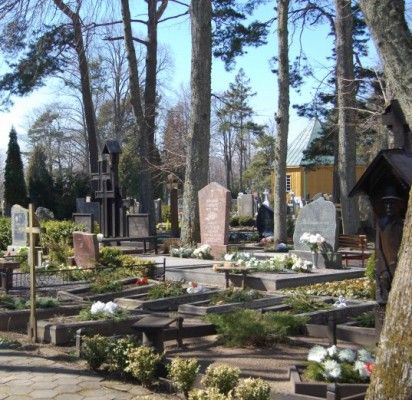 Vėlinės – džiaugsmas ir įvairaus plauko kapinių vagims