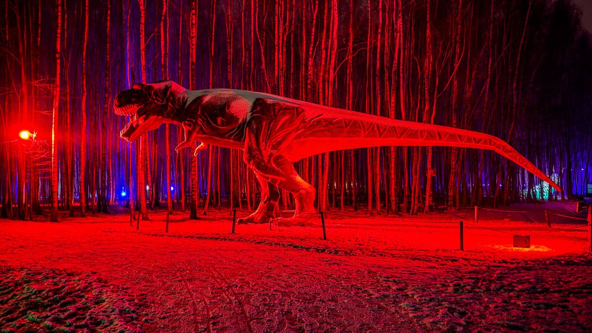 NEĮTIKĖTINA: ŠVYTINTYS DINOZAURAI, GYVATĖS IR PAŠĖLĘS KALĖDŲ SENELIS